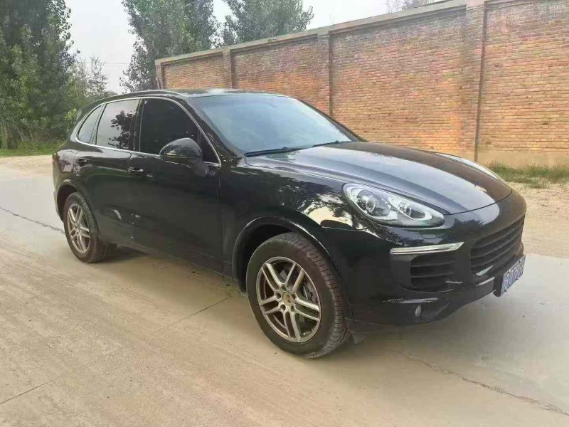 保定18年保时捷卡宴3