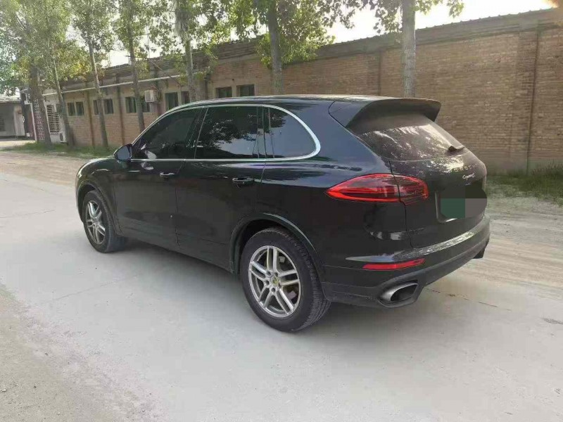 保定18年保时捷卡宴5