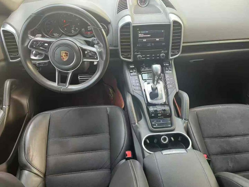 保定18年保时捷卡宴7