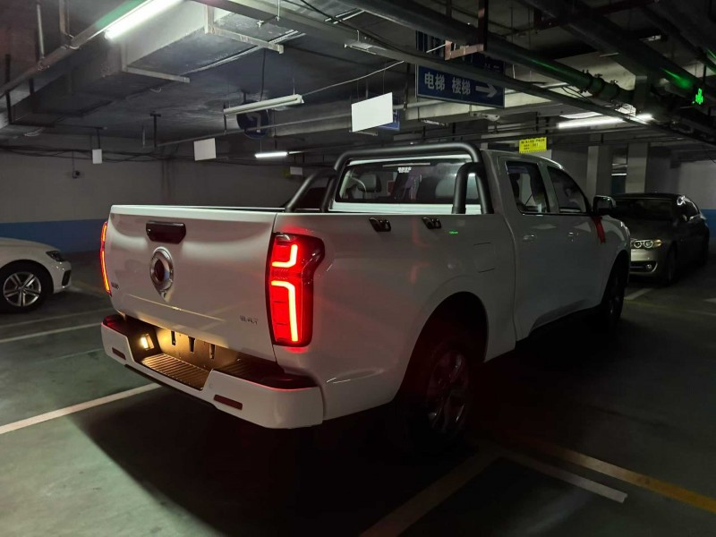 成都25年长城汽车炮 皮卡4