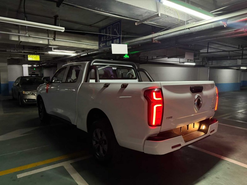 成都25年长城汽车炮 皮卡5