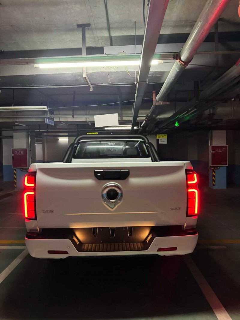 成都25年长城汽车炮 皮卡6