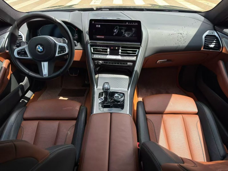 昆明24年宝马8系3