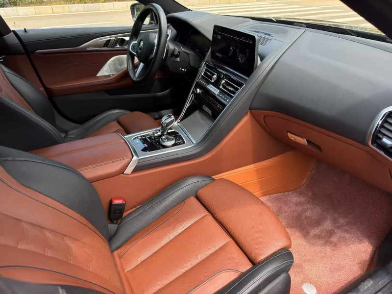 昆明24年宝马8系4