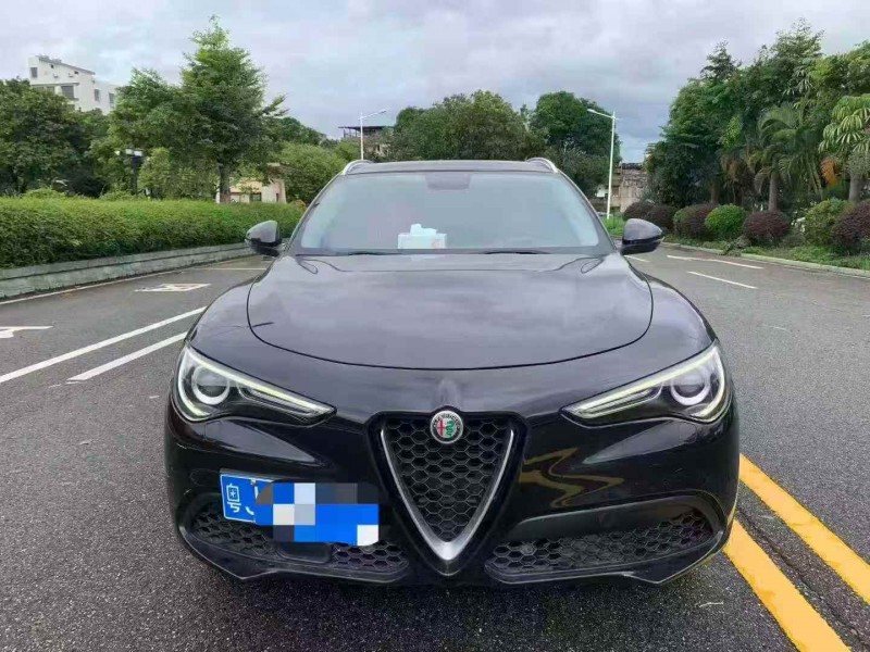 汕头19年阿尔法·罗密欧Stelvio1
