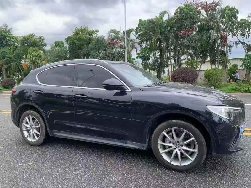 汕头19年阿尔法·罗密欧Stelvio2