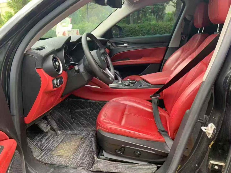 汕头19年阿尔法·罗密欧Stelvio4