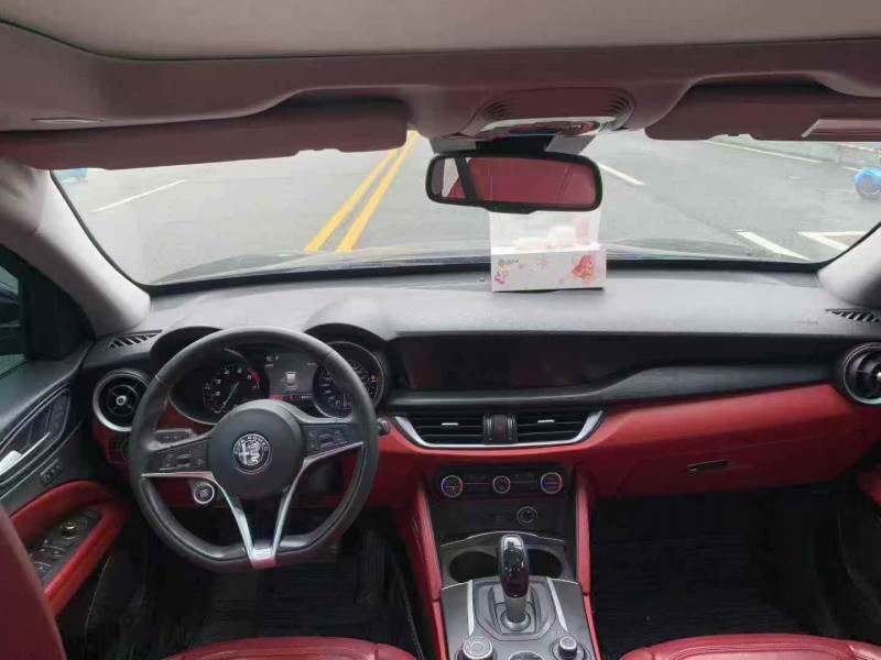 汕头19年阿尔法·罗密欧Stelvio5