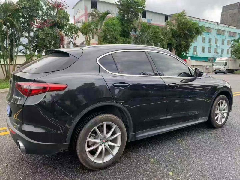 汕头19年阿尔法·罗密欧Stelvio8