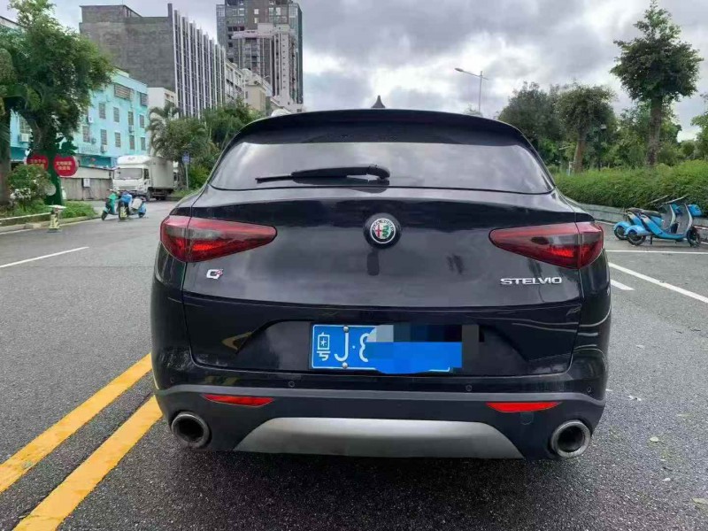汕头19年阿尔法·罗密欧Stelvio9