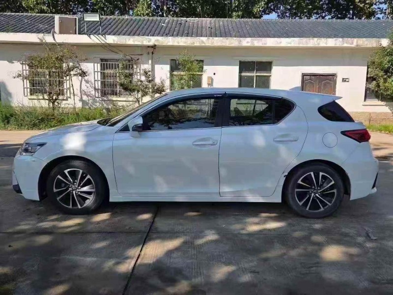 安阳18年雷克萨斯CT8