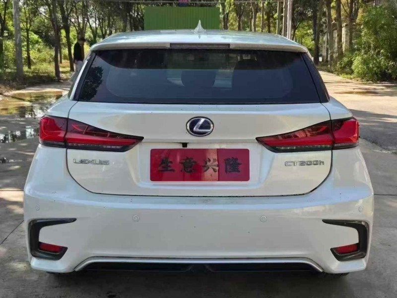 安阳18年雷克萨斯CT9
