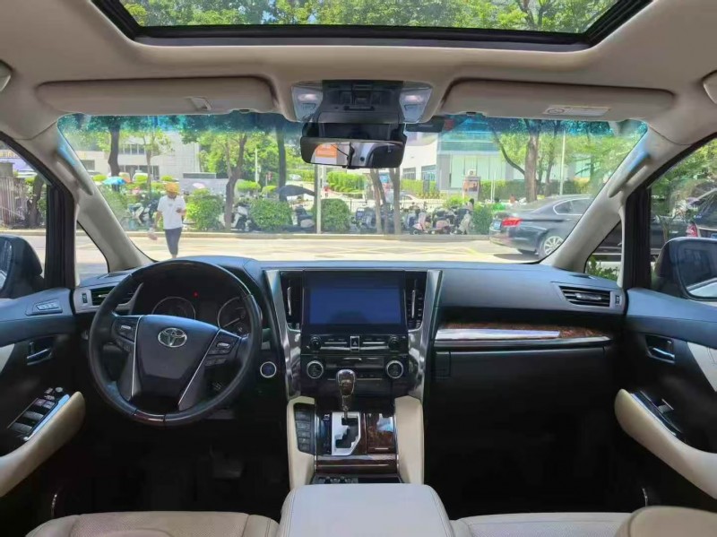 深圳22年丰田埃尔法3