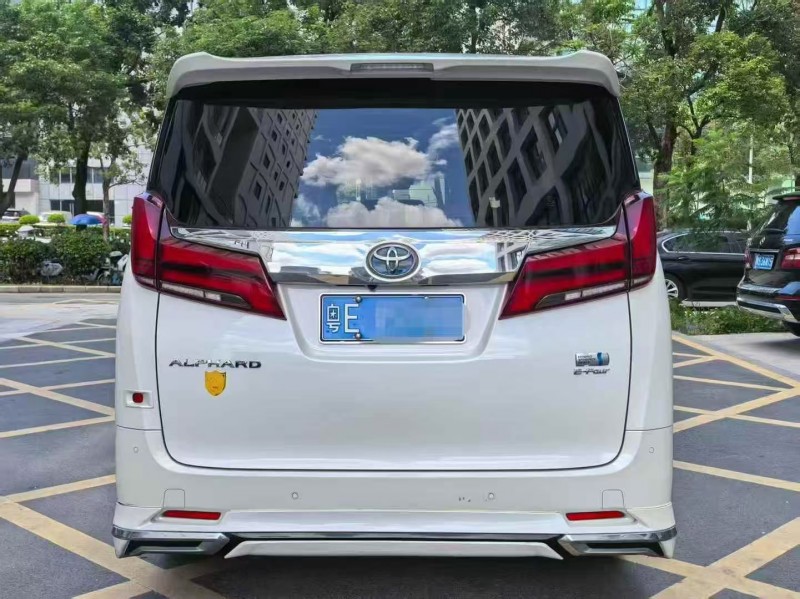 深圳22年丰田埃尔法8