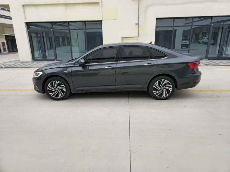 青岛22年大众速腾9