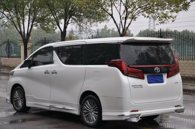 郑州17年丰田埃尔法7