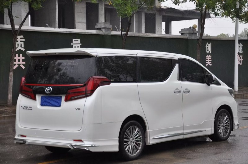 郑州17年丰田埃尔法8