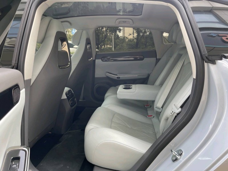 济宁24年零跑汽车C015