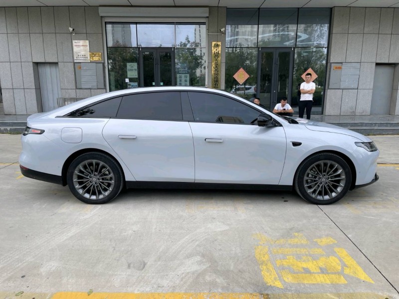 济宁24年零跑汽车C017