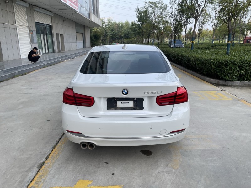 济宁18年宝马3系8
