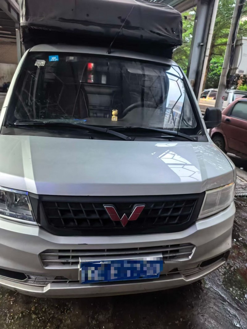 漳州21年五菱汽车荣光1