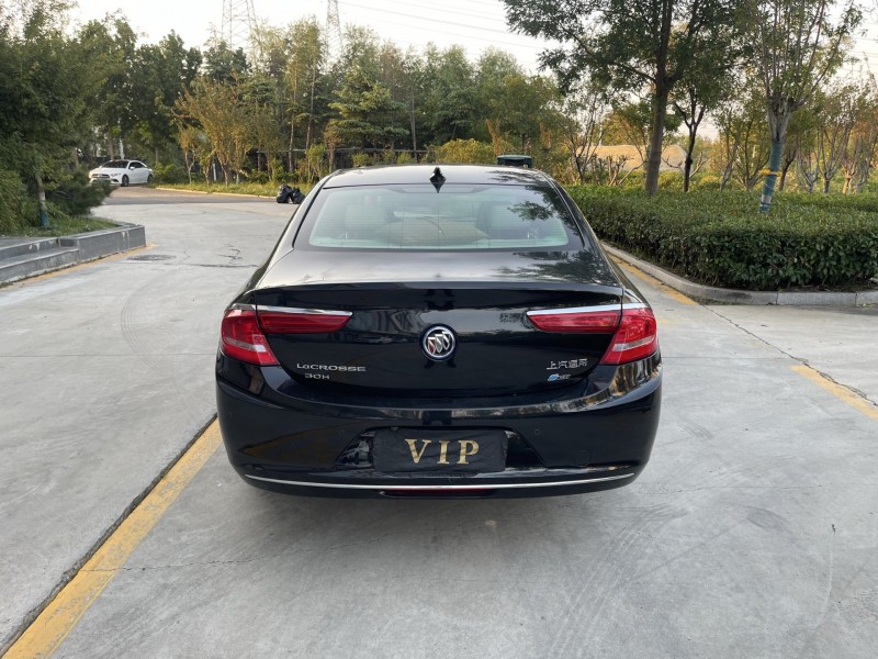 济宁19年别克君越9