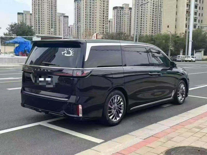 郑州22年岚图汽车梦想家8