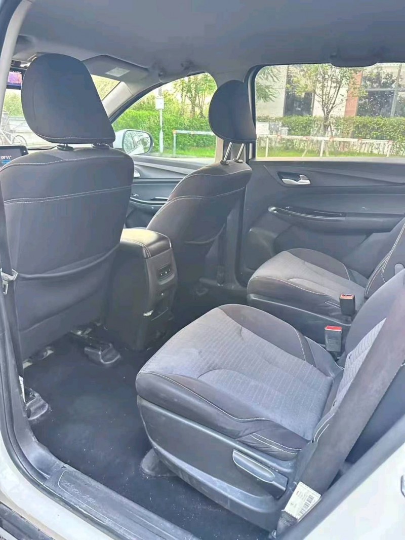 广州18年宝骏7305