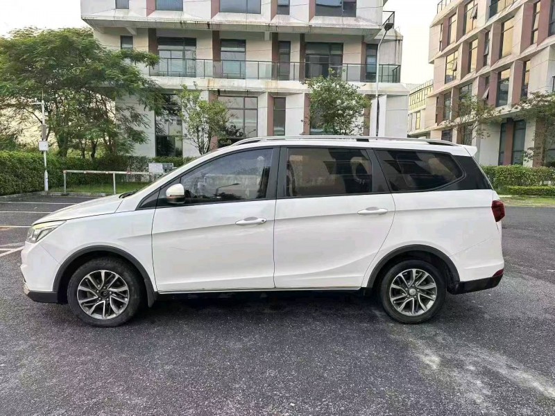 广州18年宝骏7306