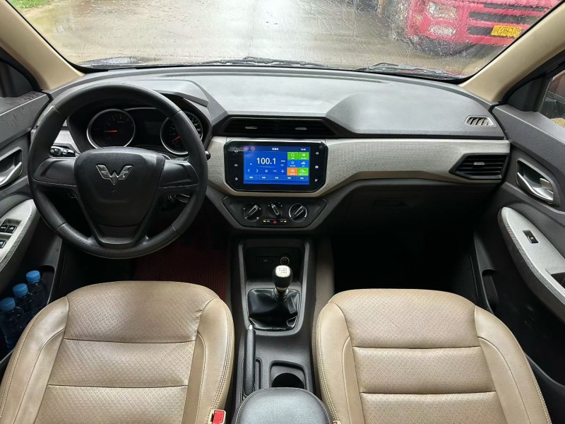 中山20年五菱汽车宏光6