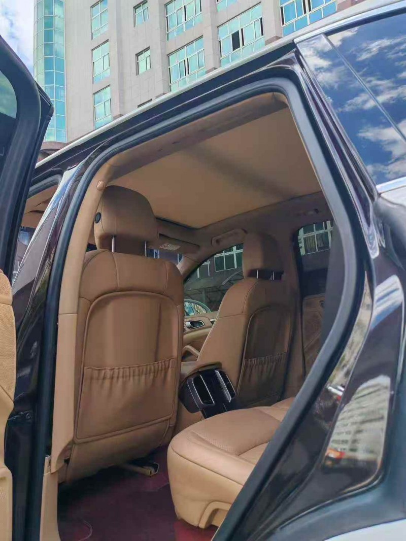 三明17年保时捷卡宴5