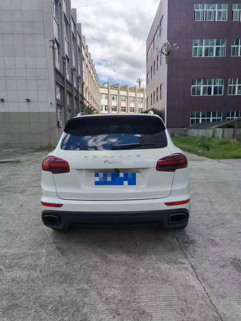 三明17年保时捷卡宴8