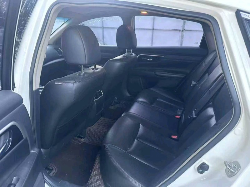 青岛18年日产天籁4