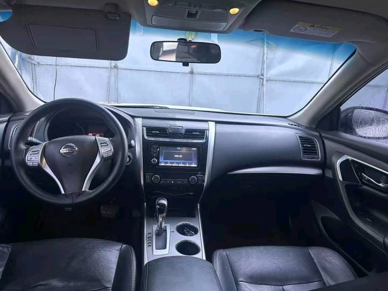 青岛18年日产天籁5