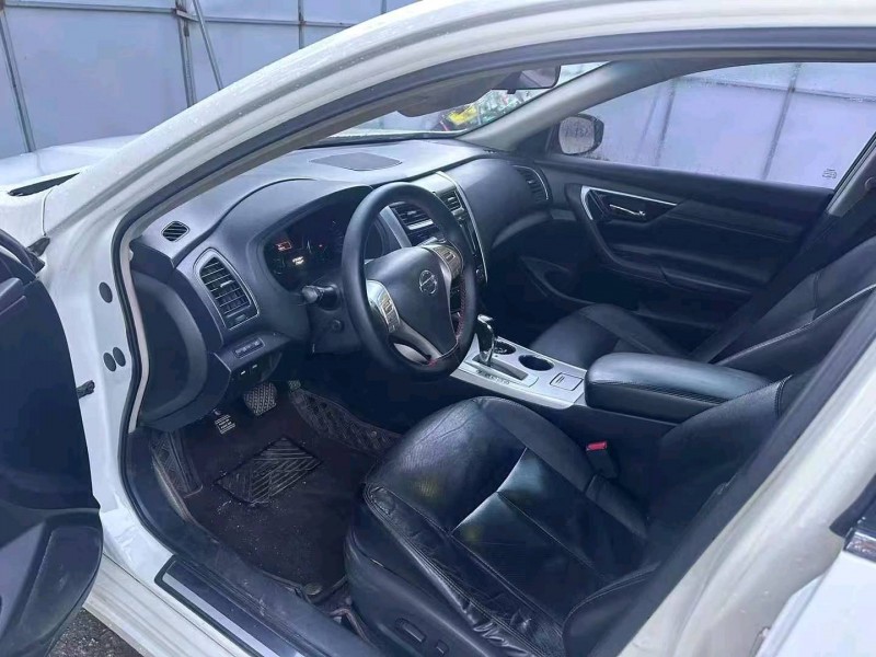 青岛18年日产天籁6