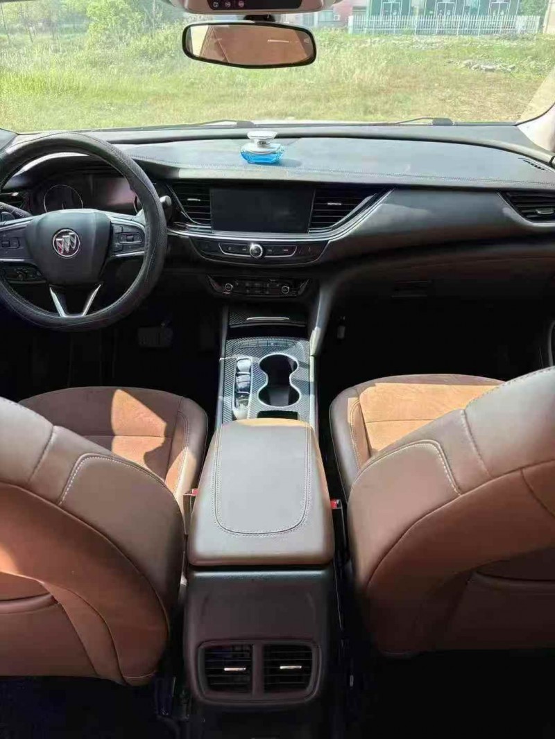 襄阳21年别克君威8