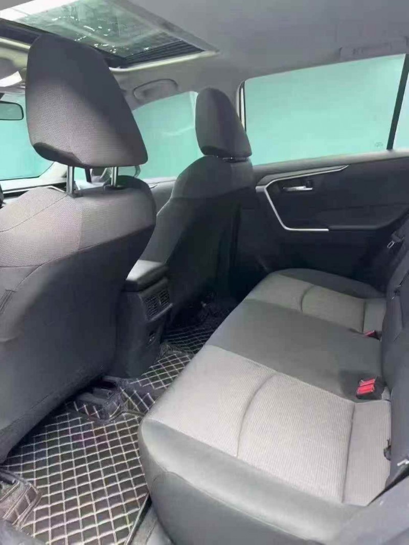 成都23年丰田RAV4荣放5