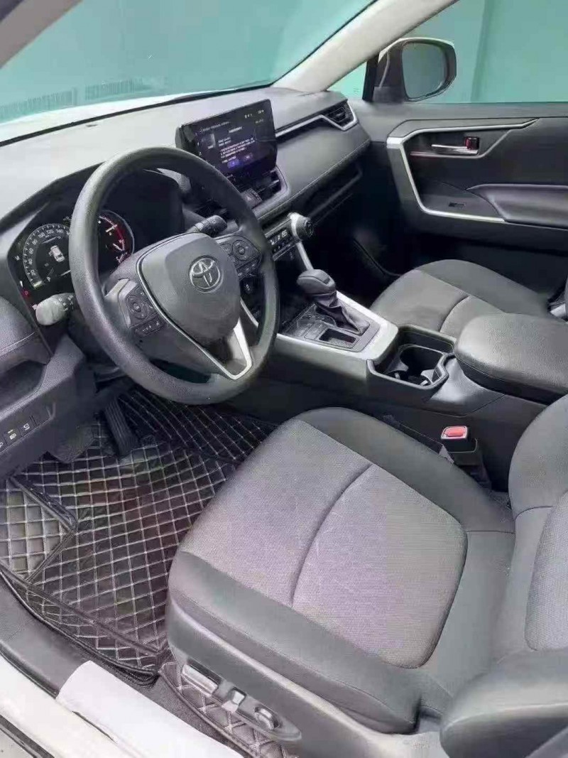 成都23年丰田RAV4荣放6
