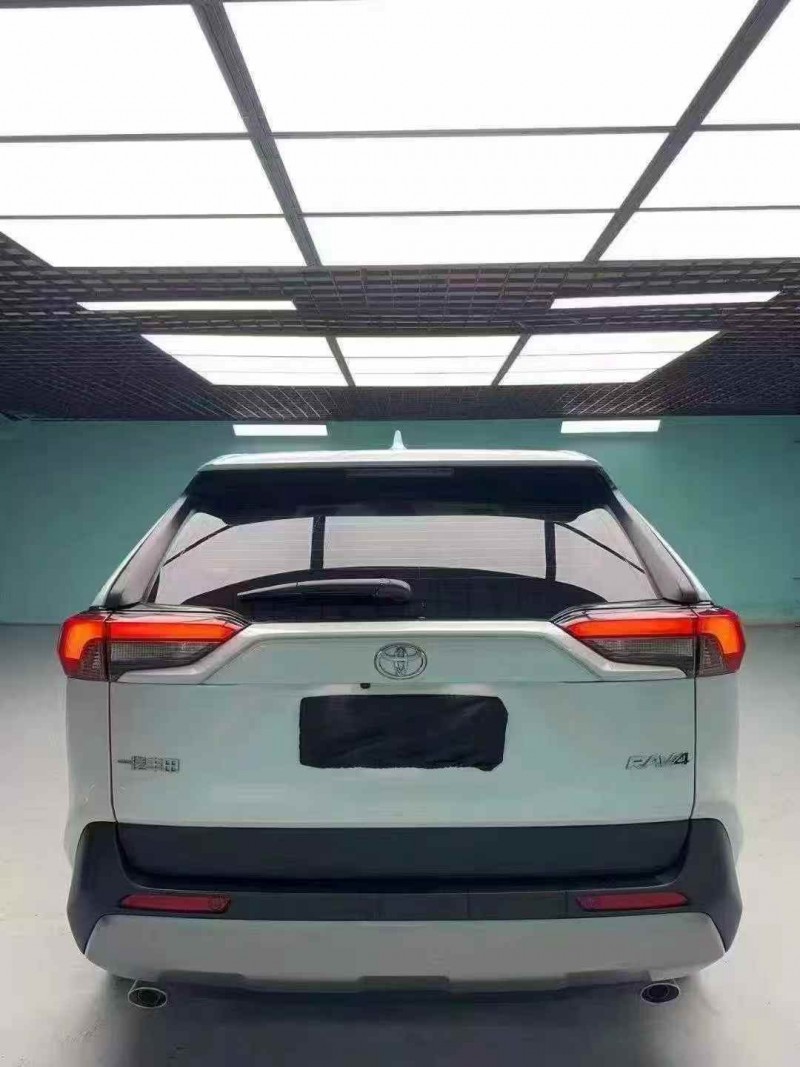 成都23年丰田RAV4荣放9