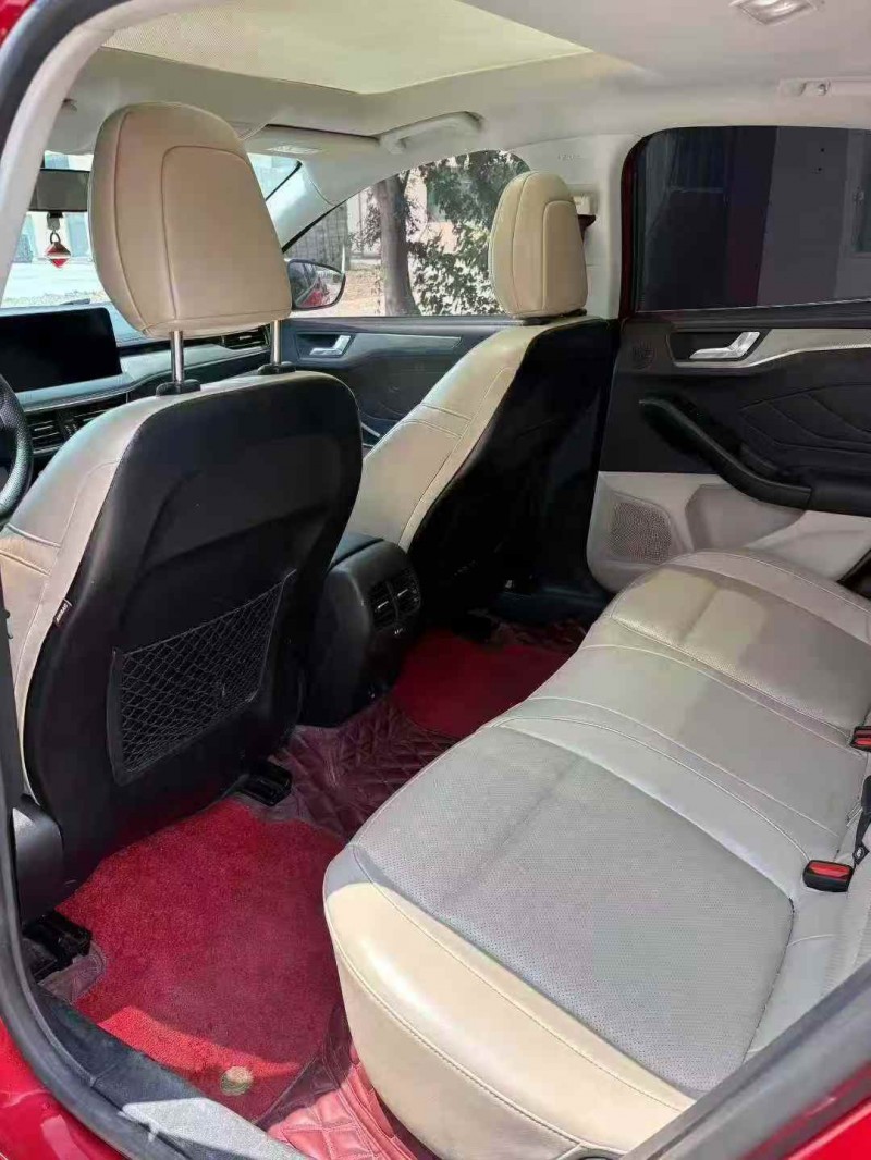 襄阳22年福特福克斯4