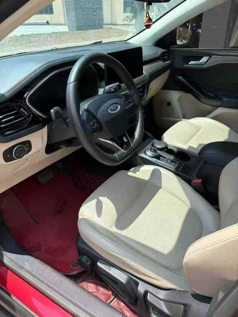 襄阳22年福特福克斯5