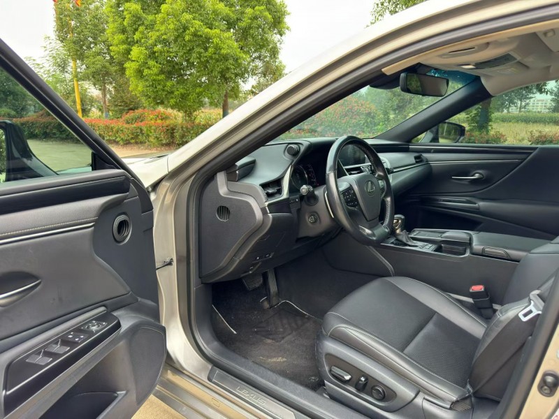 盐城19年雷克萨斯ES6