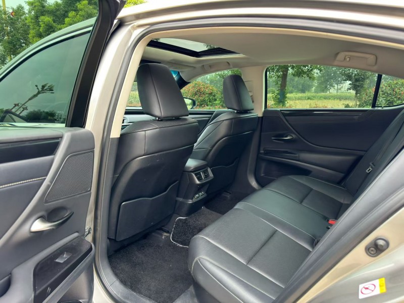 盐城19年雷克萨斯ES8