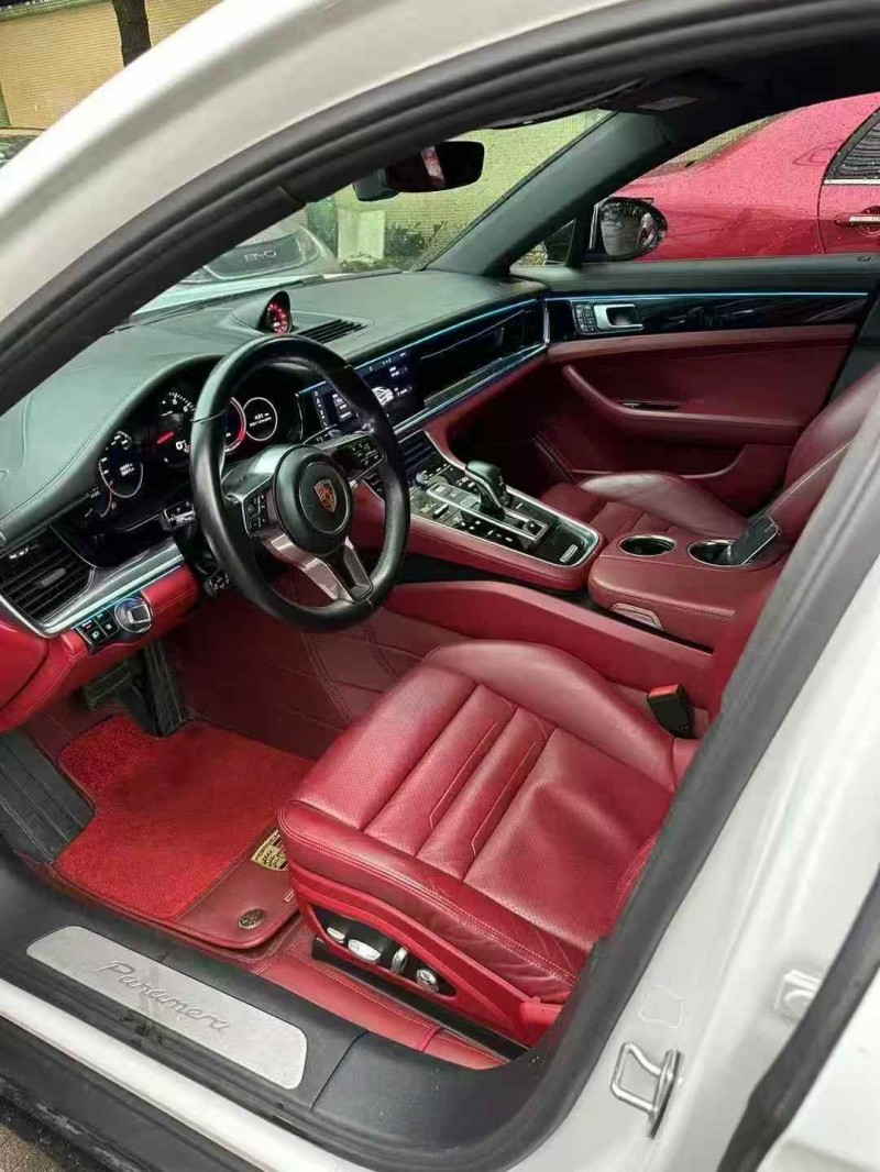 中山19年保时捷帕拉梅拉2