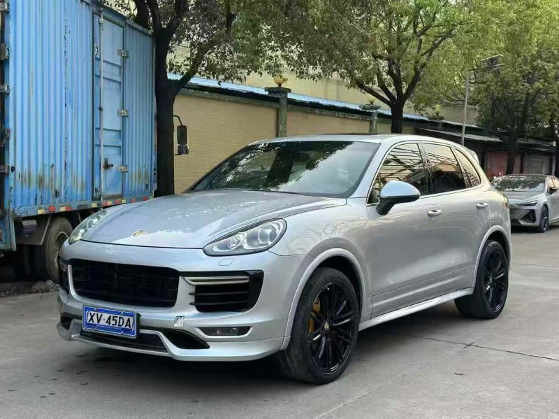 中山18年保时捷卡宴2