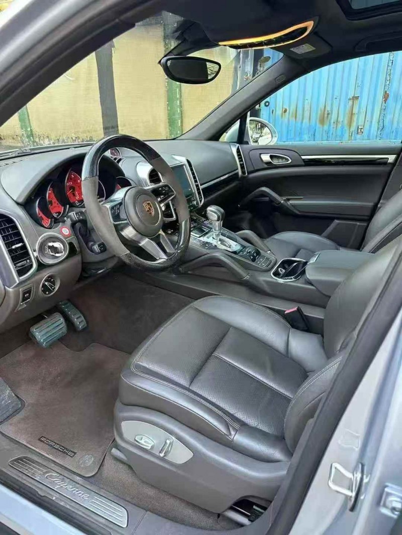 中山18年保时捷卡宴5