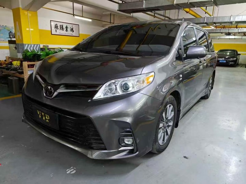 武汉20年丰田塞纳2