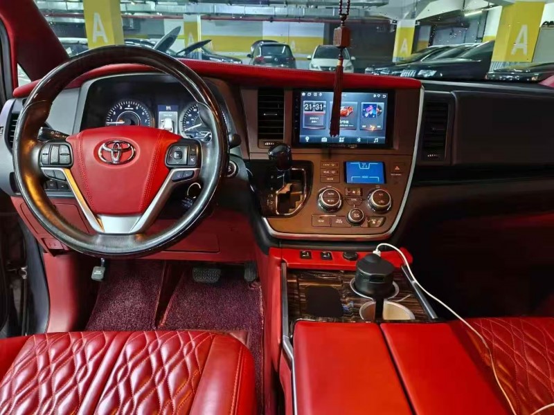 武汉20年丰田塞纳7