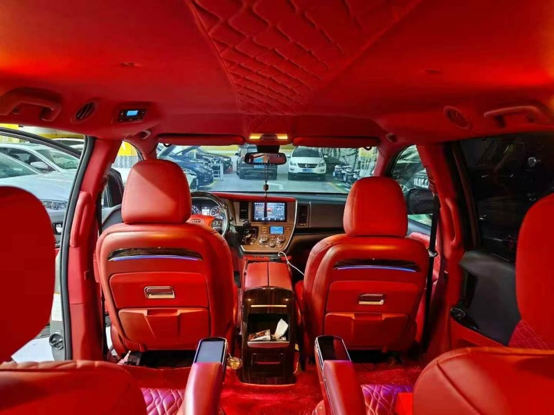 武汉20年丰田塞纳9