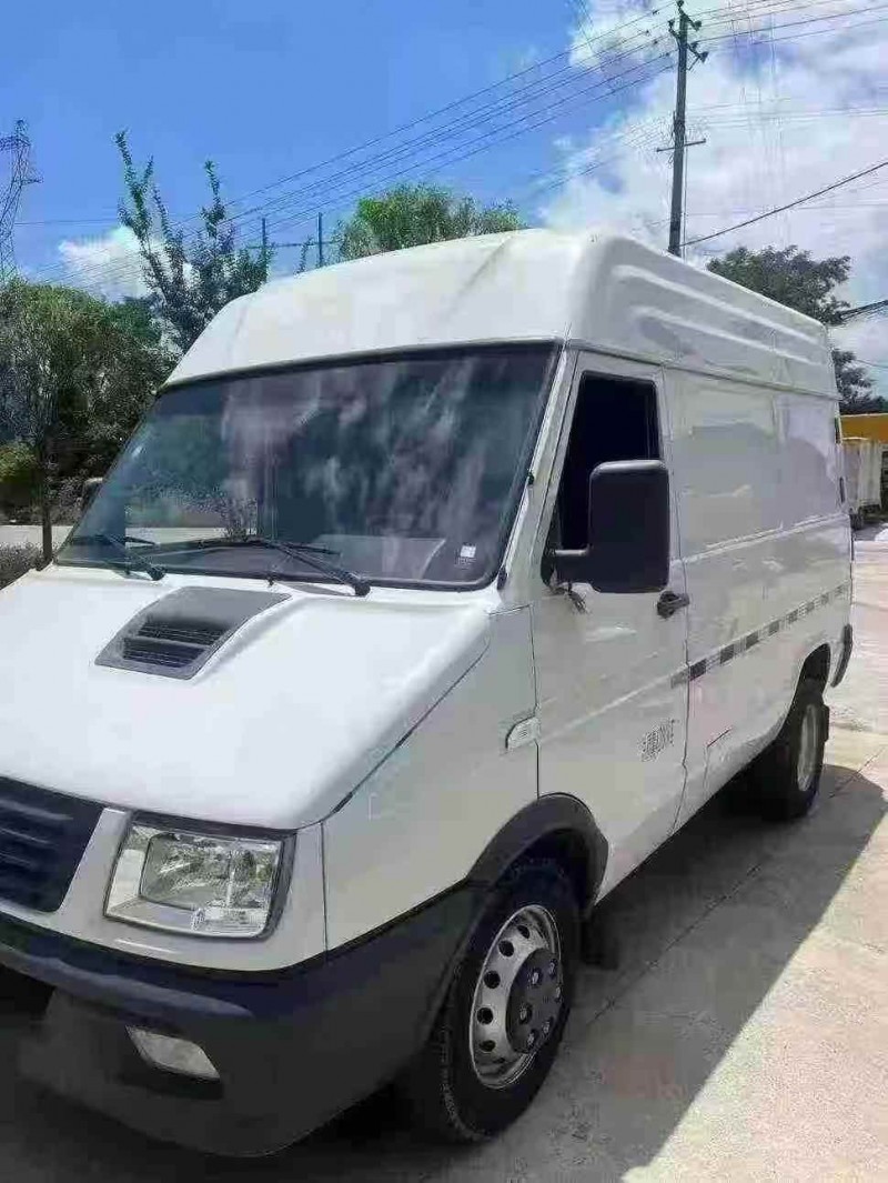 襄阳23年依维柯得意2